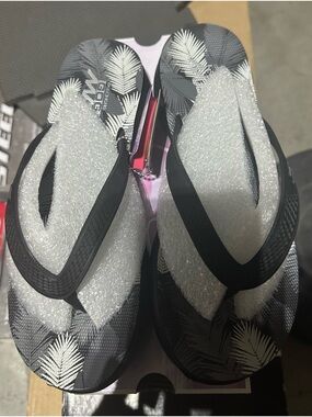 Skechers Black Palm-Print Foam Flip Flop Sandals